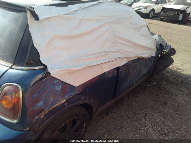 2007 MINI COOPER HARDTOP VIN: WMWMF33507TT50226