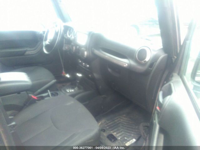 1C4BJWDG7HL554677 Jeep Wrangler Unlimited Sport