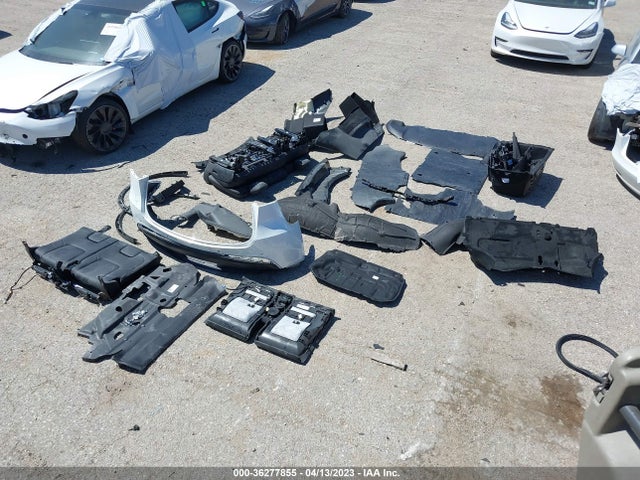 Tesla Model Y Long Range 2022 7SAYGAEE0NF569032 Image 3
