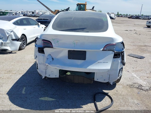 Tesla Model Y Long Range 2022 7SAYGAEE0NF569032 Image 7
