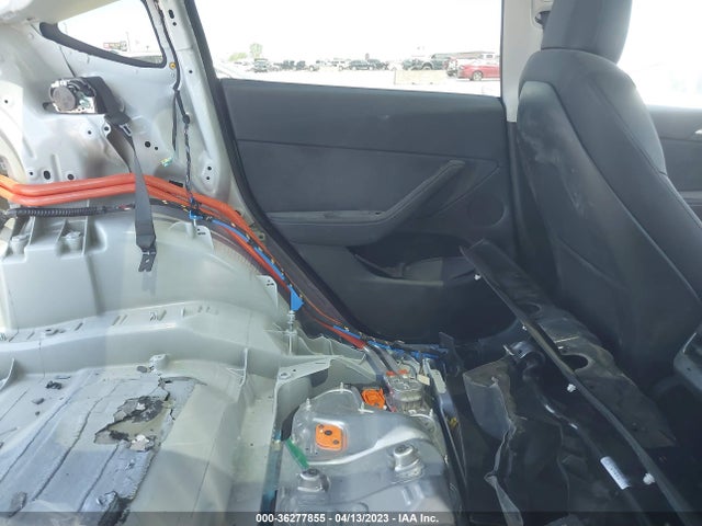 Tesla Model Y Long Range 2022 7SAYGAEE0NF569032 Image 9