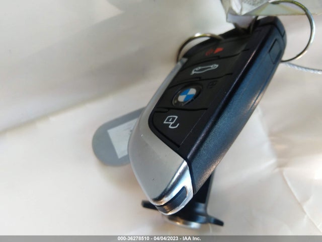 BMW 3 Series 330i 2021 3MW5R1J03M8B82267 Image 3