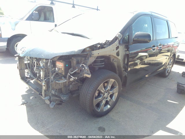 Toyota SIENNA SE 2016 5TDXK3DC3GS758176 Image 2