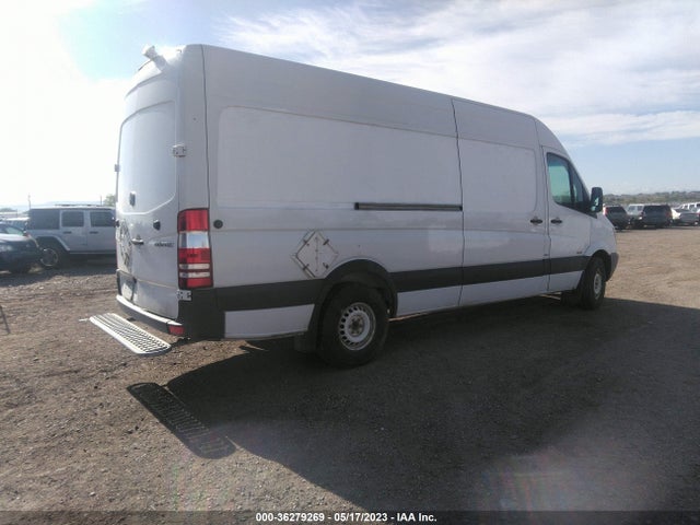 2011 MERCEDES-BENZ SPRINTER CARGO VANS VIN: WD3PE8CB3B5595521