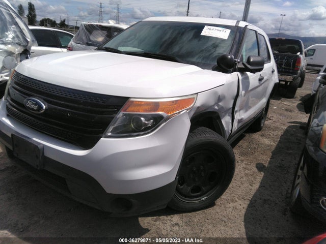 Ford UTILITY POLICE 2015 1FM5K8AR4FGB42746 Image 2