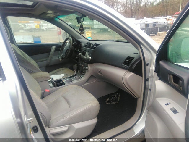 2011 TOYOTA HIGHLANDER BASE/SE VIN: 5TDBK3EH5BS071827