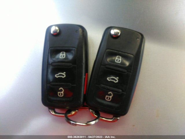 1VWAT7A30FC049071 Volkswagen Passat 1.8t Wolfsburg Ed