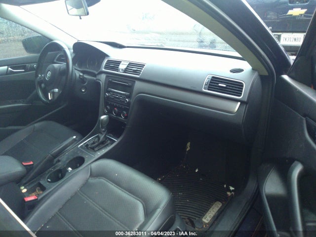 1VWAT7A30FC049071 Volkswagen Passat 1.8t Wolfsburg Ed