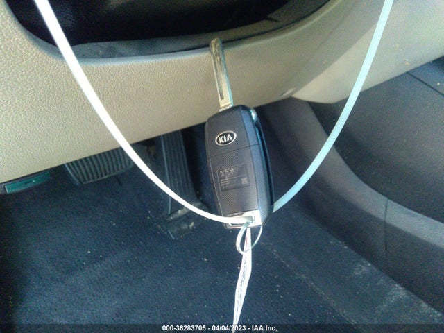 KIA SORENTO LX 2018 5XYPG4A38JG346383 Image 3