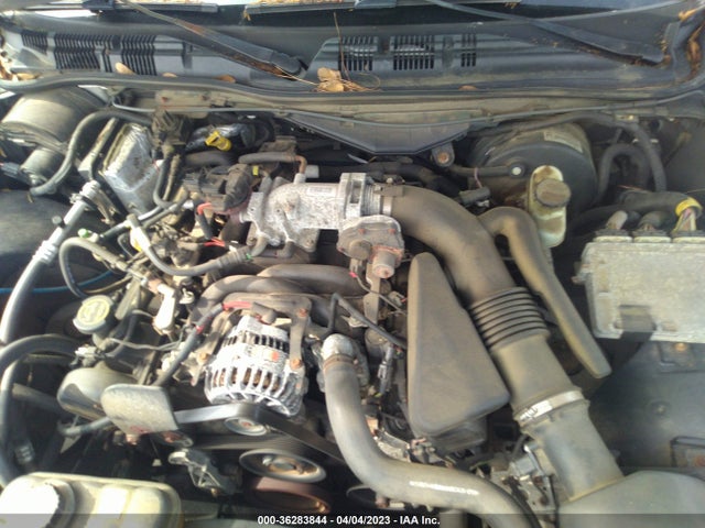 2005 FORD CROWN VICTORIA LX VIN: 2FAFP74W05X137757