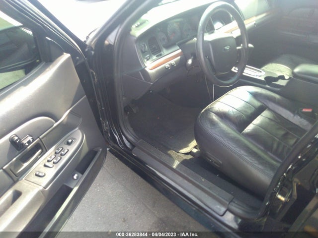 2005 FORD CROWN VICTORIA LX VIN: 2FAFP74W05X137757