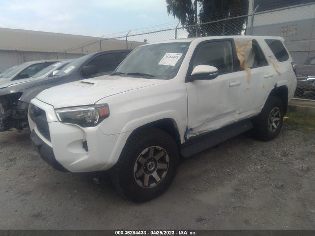 Toyota 4RUNNER SR5 2018 JTEBU5JR3J5595126 Image 2