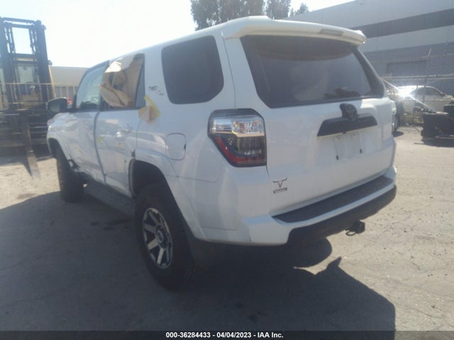 Toyota 4RUNNER SR5 2018 JTEBU5JR3J5595126 Image 4