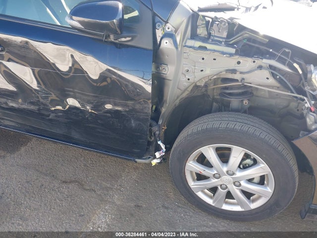 Toyota Prius C One/two/three/four 2017 JTDKDTB33H1596409 Image 6