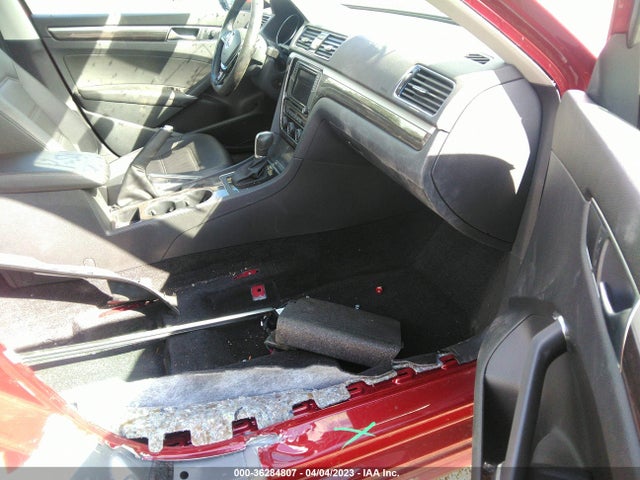 1VWBA7A36JC044606 Volkswagen Passat 2.0t Se
