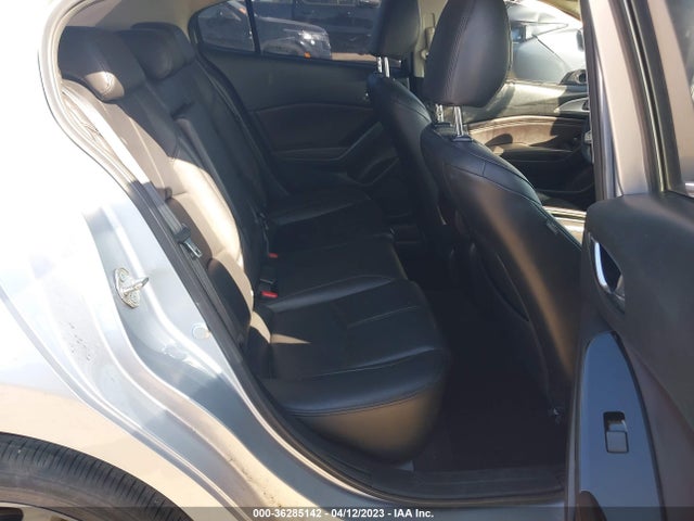 Mazda Mazda3 4-door Touring 2018 3MZBN1V34JM200068 Image 9