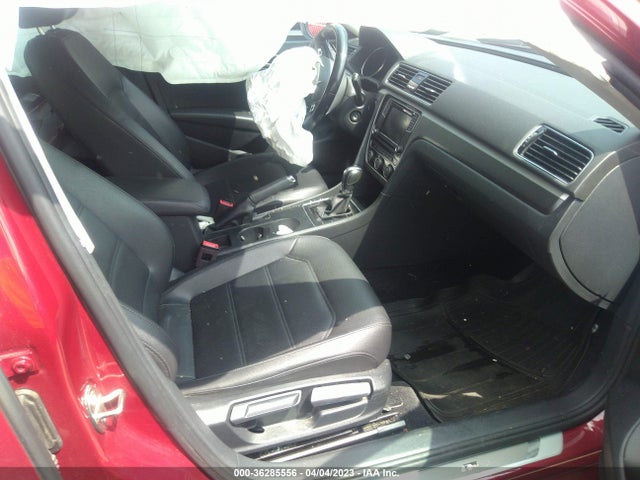 1VWAA7A30JC034536 Volkswagen Passat 2.0t S/r-line
