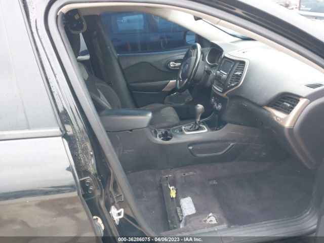 1C4PJLAB5HW573661 Jeep Cherokee Sport
