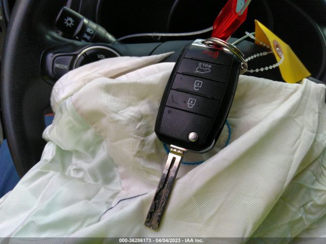 KNDJN2A27F7117592 KIA Soul Base