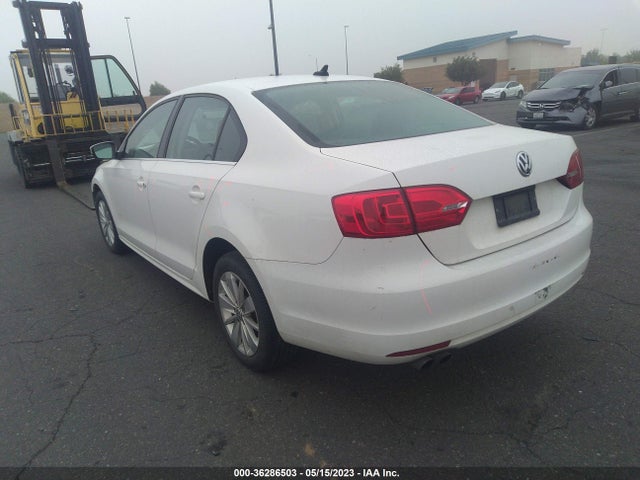 3VWLL7AJ2EM371425 Volkswagen Jetta Sedan Tdi