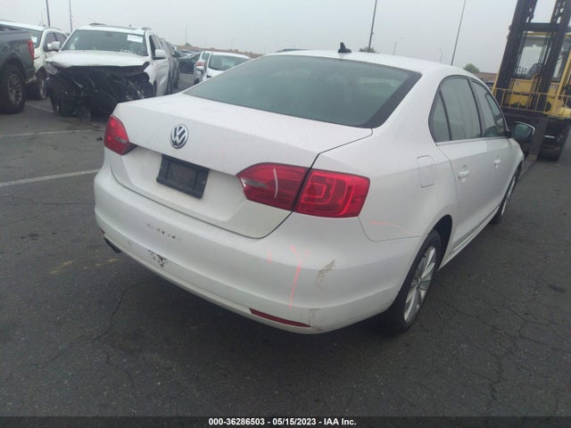 3VWLL7AJ2EM371425 Volkswagen Jetta Sedan Tdi