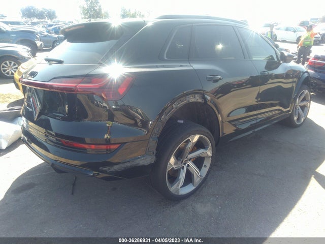 2022 Audi e-tron, VIN: WA1VCBGE2NB035722