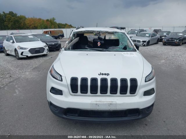 1C4PJLAB5HW643370 Jeep Cherokee Sport