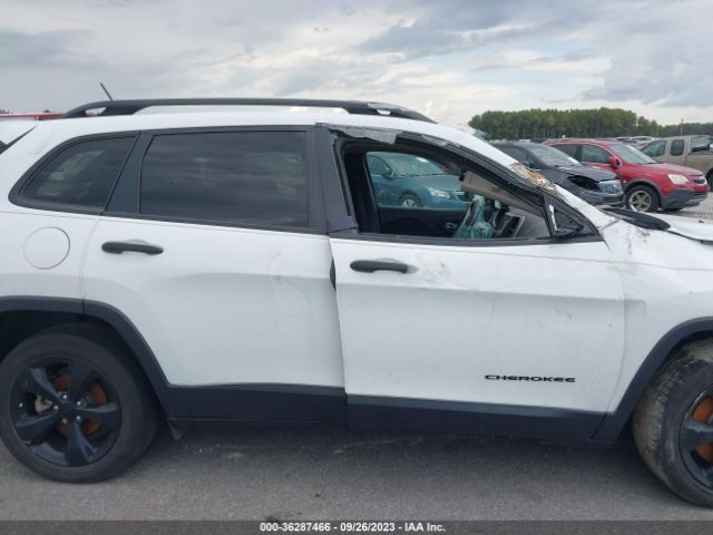 1C4PJLAB5HW643370 Jeep Cherokee Sport