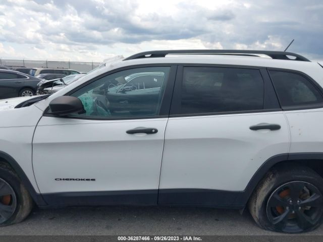 1C4PJLAB5HW643370 Jeep Cherokee Sport