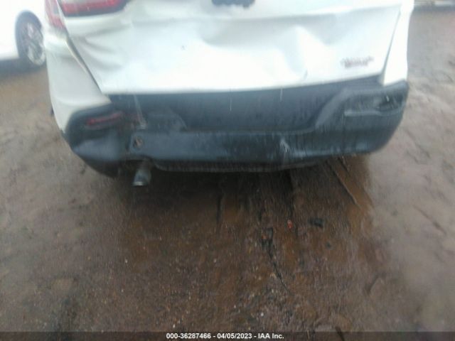 1C4PJLAB5HW643370 Jeep Cherokee Sport