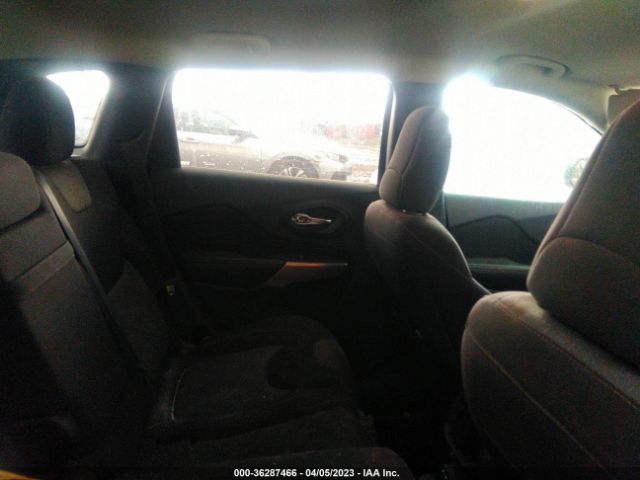 1C4PJLAB5HW643370 Jeep Cherokee Sport