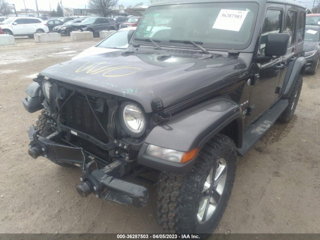 1C4HJXEGXJW299266 Jeep Wrangler Unlimited Sahara