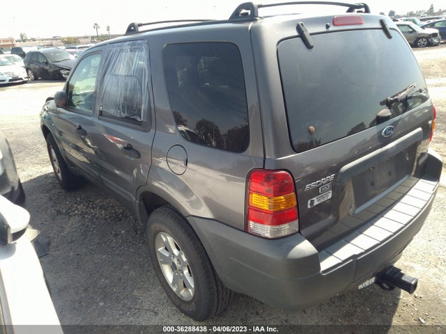 2005 FORD ESCAPE XLT VIN: 1FMCU93135KB75232