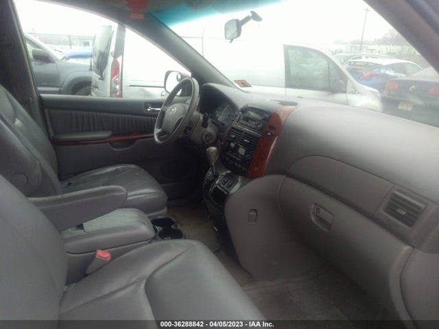 2005 TOYOTA SIENNA XLE VIN: 5TDBA22C75S033946
