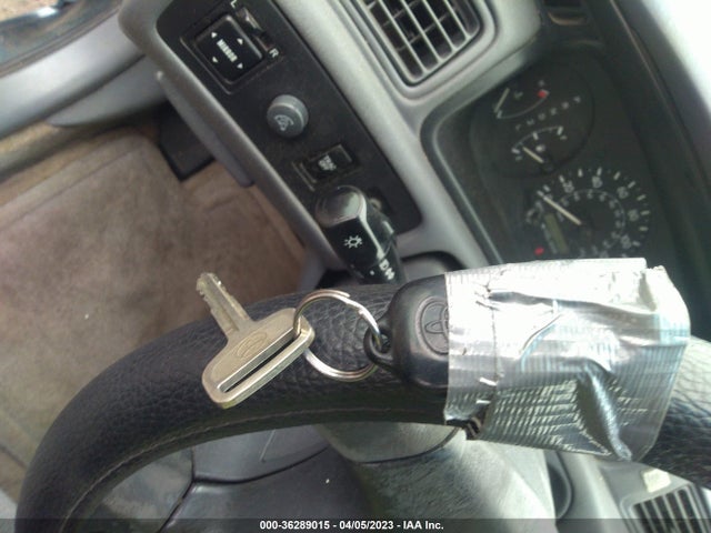 2001 TOYOTA CAMRY LE/XLE VIN: JT2BF28K910297188