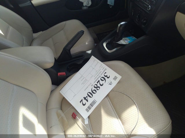 3VWD17AJ9EM417410 Volkswagen Jetta Sedan Se