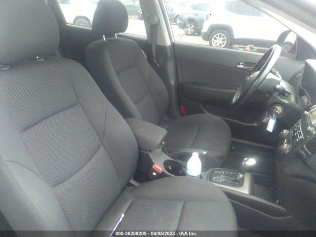2009 HYUNDAI ELANTRA TOURING VIN: KMHDC86E99U038564
