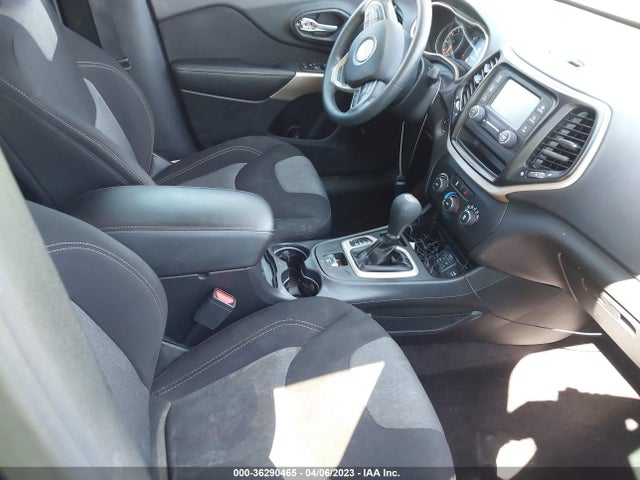 1C4PJLCB3JD537076 Jeep Cherokee Latitude