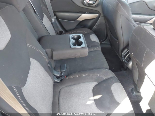 1C4PJLCB3JD537076 Jeep Cherokee Latitude