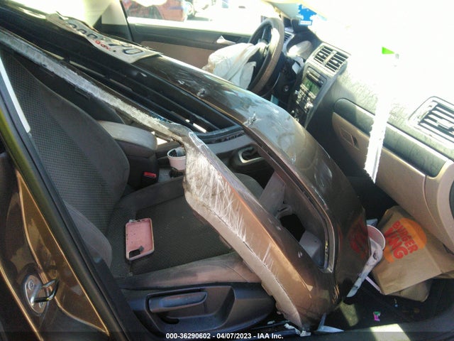 3VW2K7AJ5EM225857 Volkswagen Jetta Sedan S