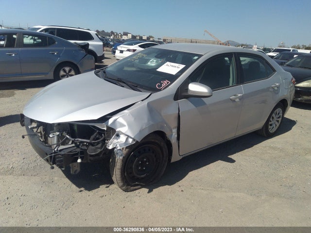 Toyota COROLLA LE 2018 5YFBURHEXJP835841 Image 2