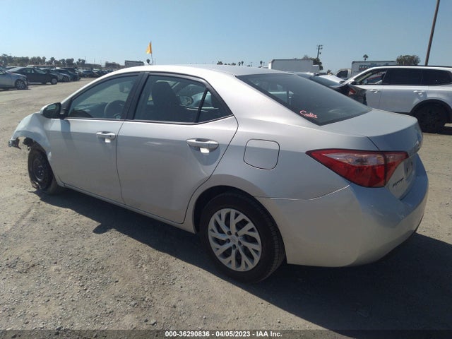Toyota COROLLA LE 2018 5YFBURHEXJP835841 Image 3