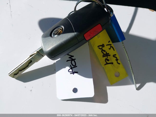 2015 Volkswagen Beetle, VIN: 3VWF17ATXFM638378