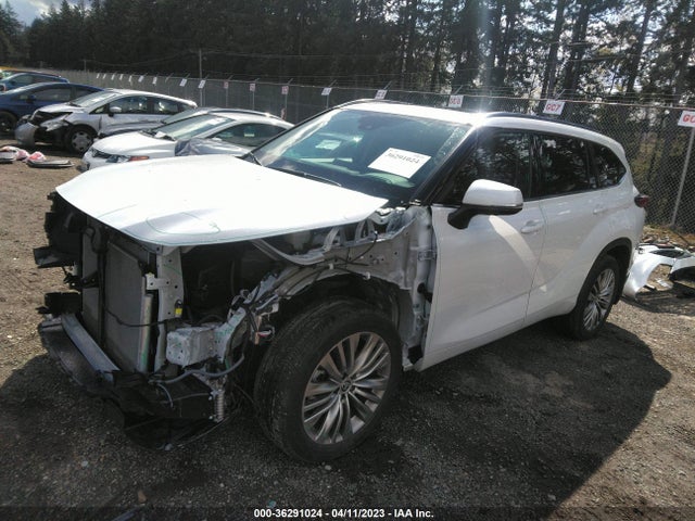 Toyota Highlander Platinum 2022 5TDFZRBH4NS228191 Image 2