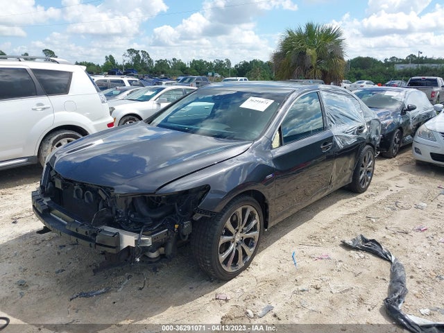 2016 Acura RLX, VIN: JH4KC2F94GC000205