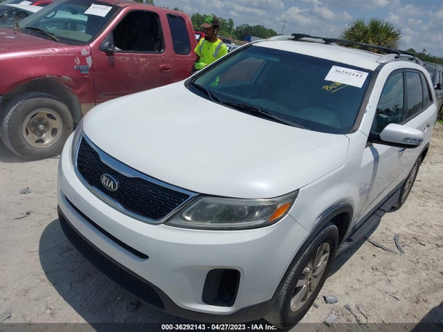 2015 KIA SORENTO LX VIN: 5XYKT4A69FG555784