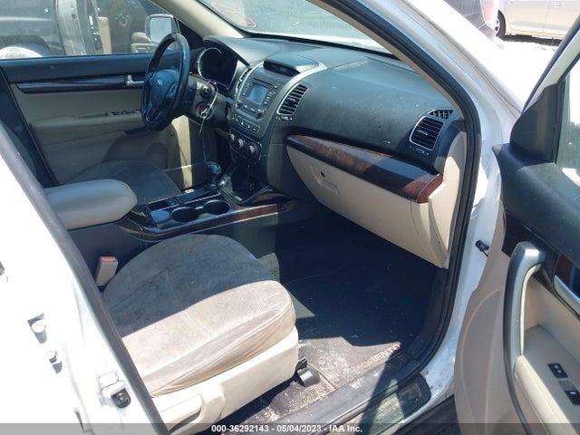 2015 KIA SORENTO LX VIN: 5XYKT4A69FG555784