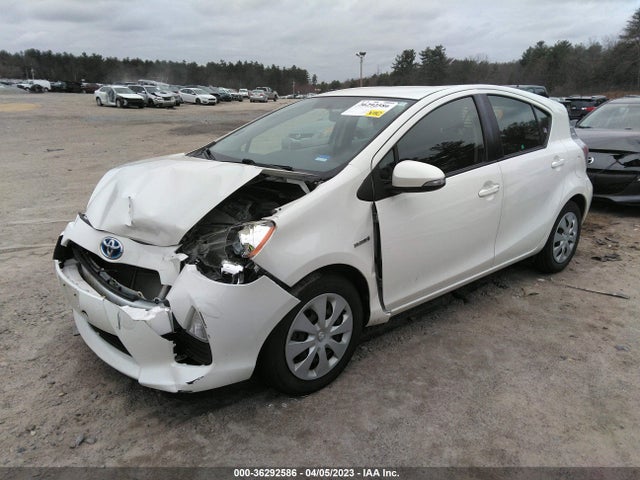 Toyota Prius C One/three/two/four 2014 JTDKDTB31E1070954 Image 2