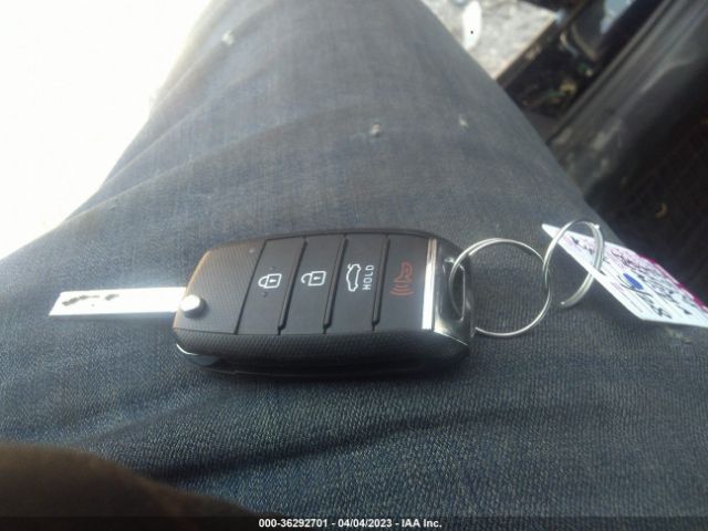 5XXGT4L38KG300597 KIA Optima Lx
