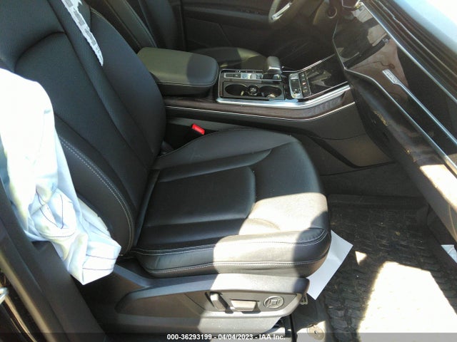 WA1EVAF17KD035976 Audi Q8 Premium Plus